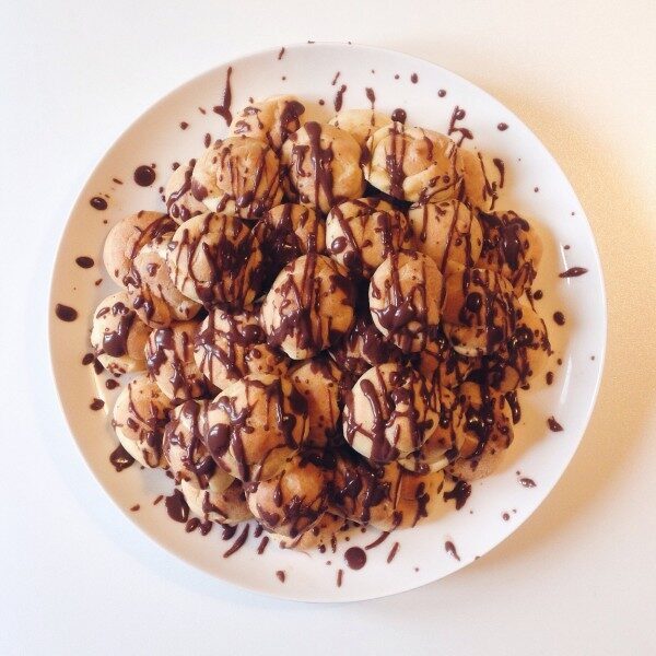Bignè con crema all’amaretto e cioccolato al gianduia