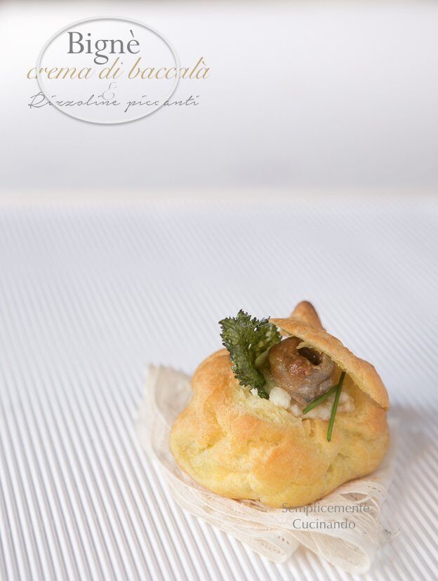 Bignè con crema di baccalà alici in salsa piccante