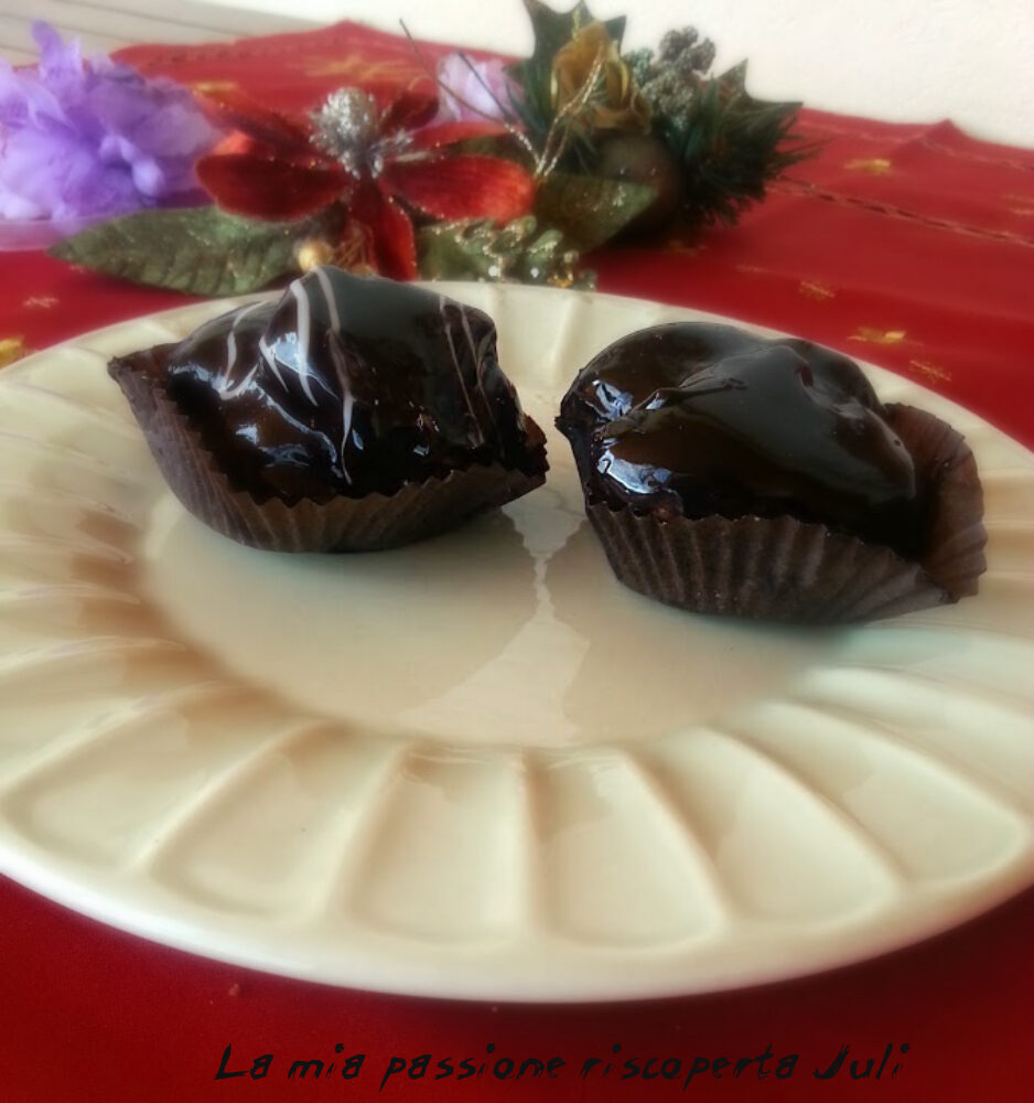 Bigne con salsa di cioccolato