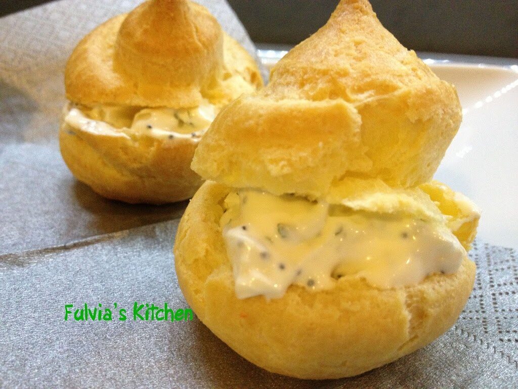 Bignè ripieni alla crema di formaggio