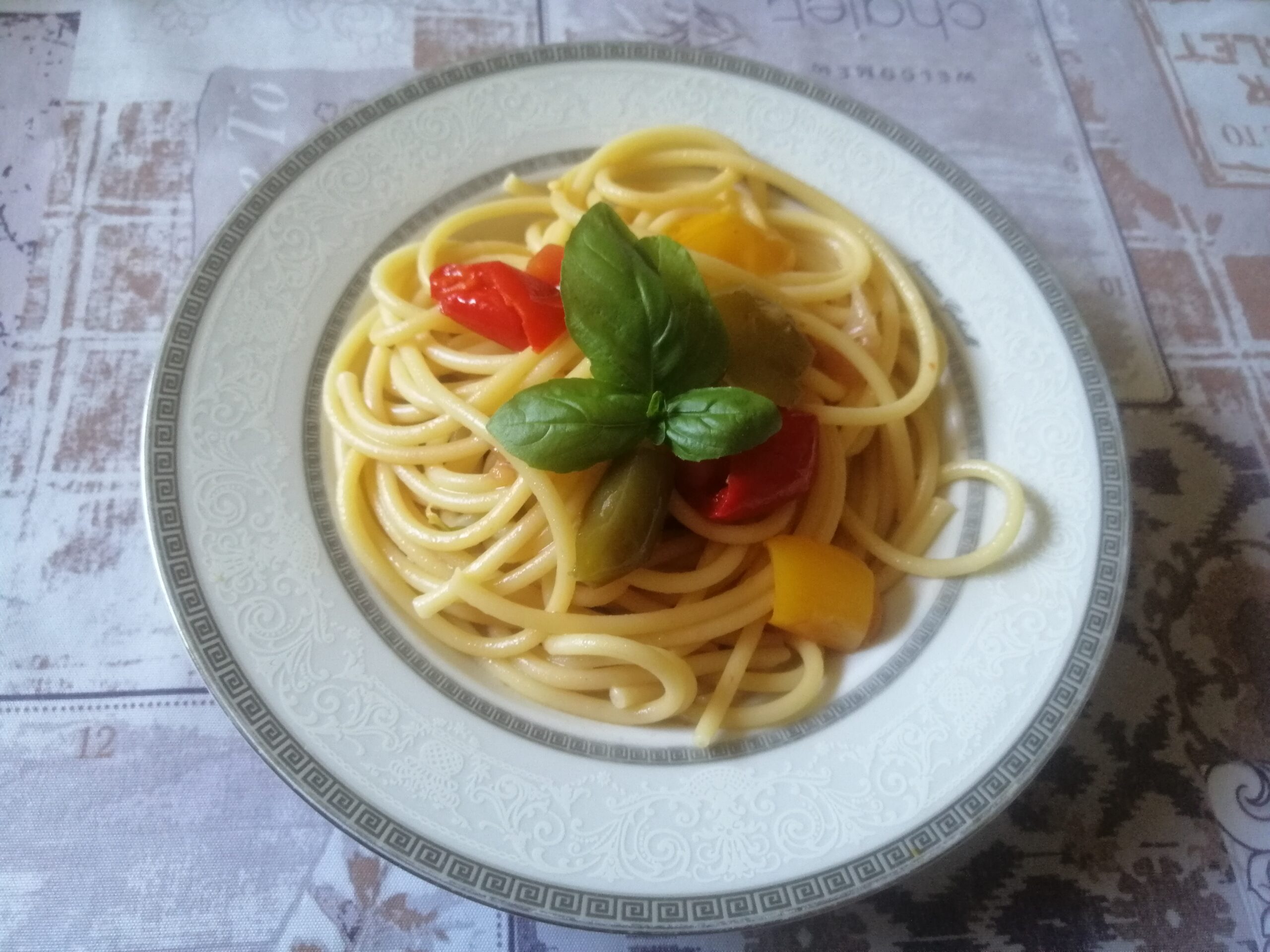 Bigoli all’uovo con peperonata