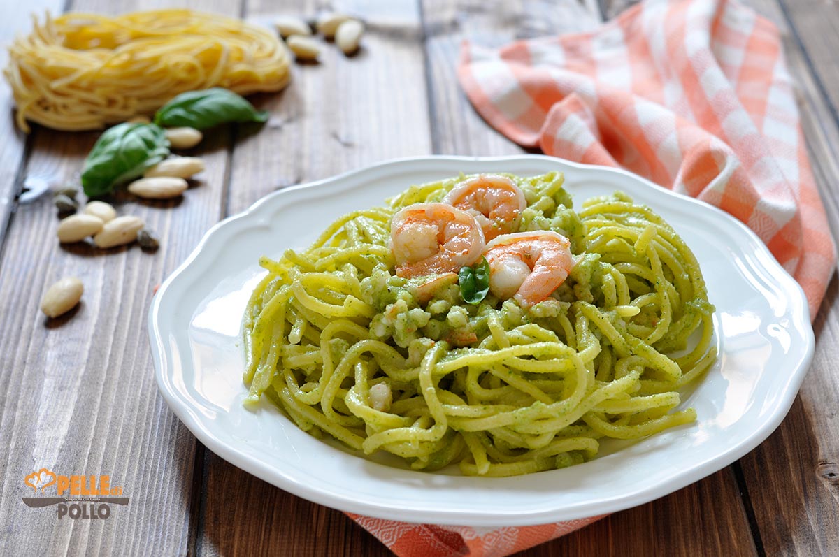 Bigoli con gamberi e pesto di zucchine