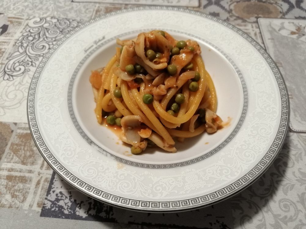 Bigoli con seppie e piselli