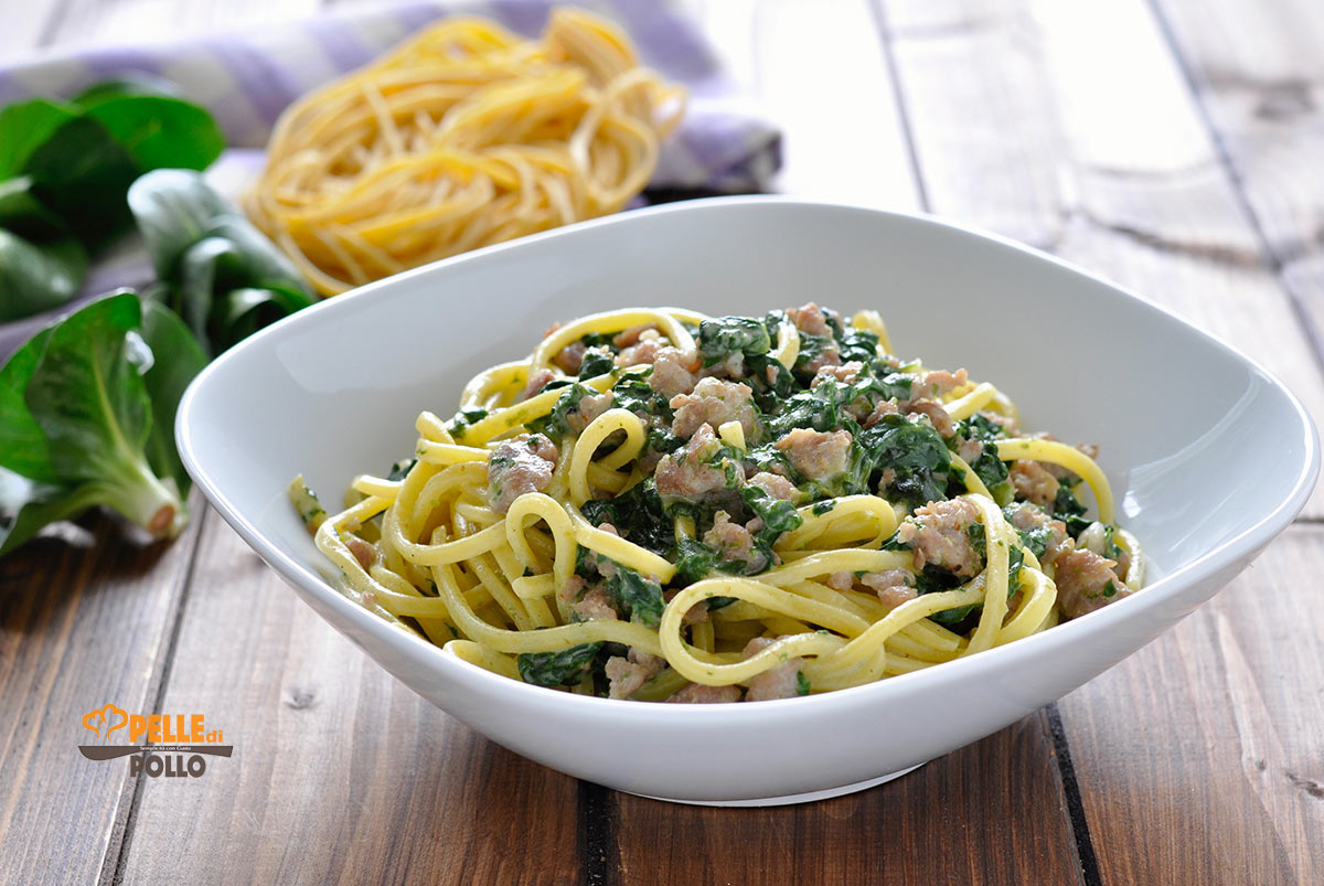 Bigoli con spinaci e salsiccia