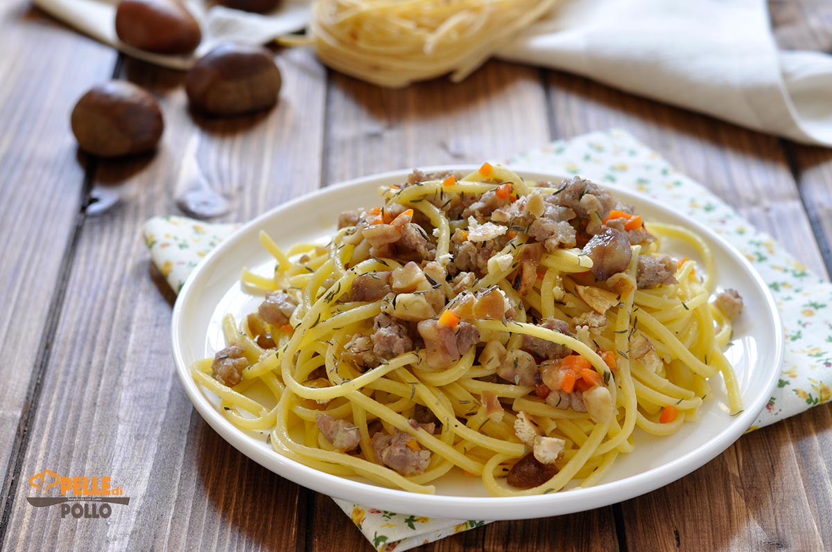 Bigoli con sugo alla salsiccia e castagne