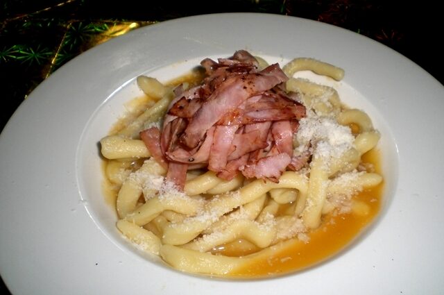 Bigoli home made in crema di zucca e prosciutto cotto