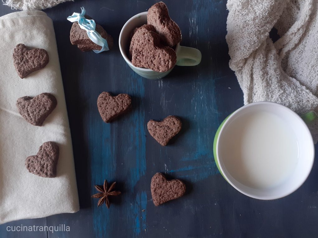 Biscotti a cuore con cacao