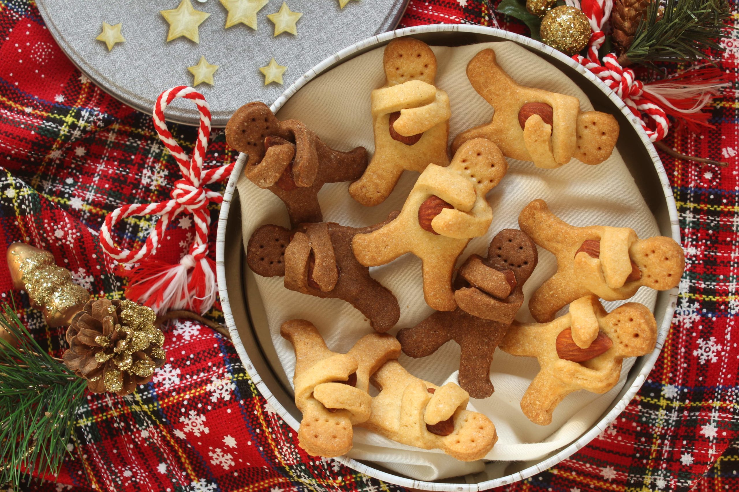 Biscotti abbracci di Natale alle mandorle