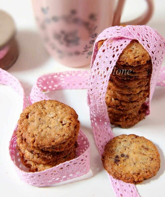 Biscotti ai corn flakes e cioccolato