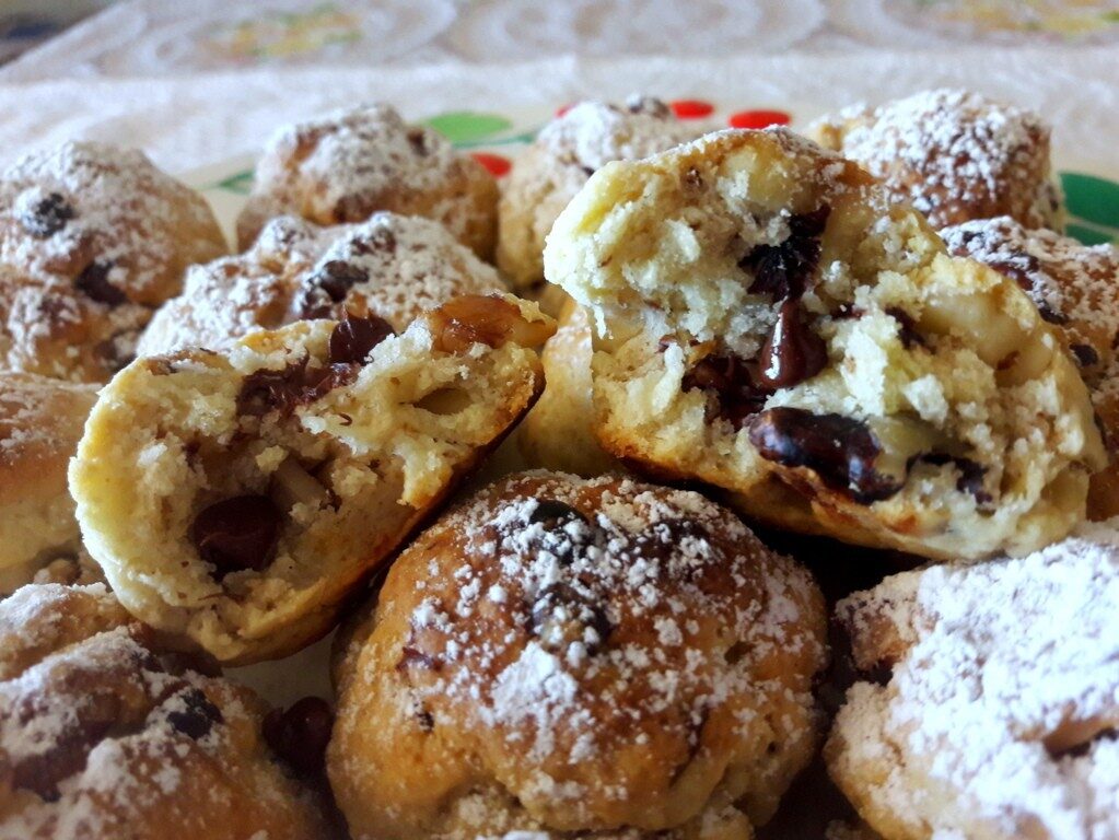 Biscotti al bicchiere con noci e cioccolato