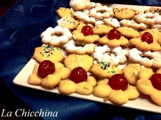 Biscotti al burro con lo sparabiscotti