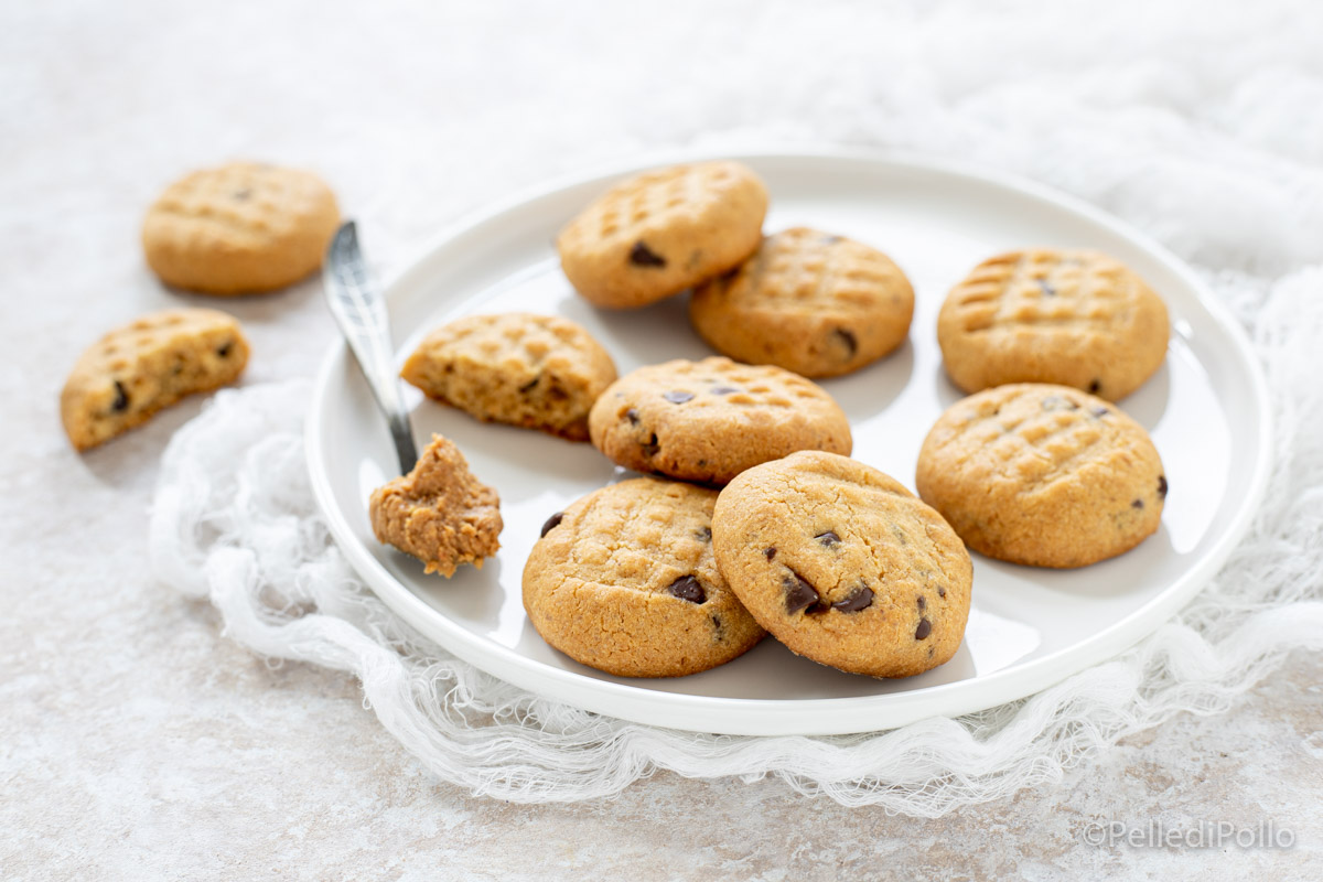 Biscotti al burro di arachidi con cioccolato