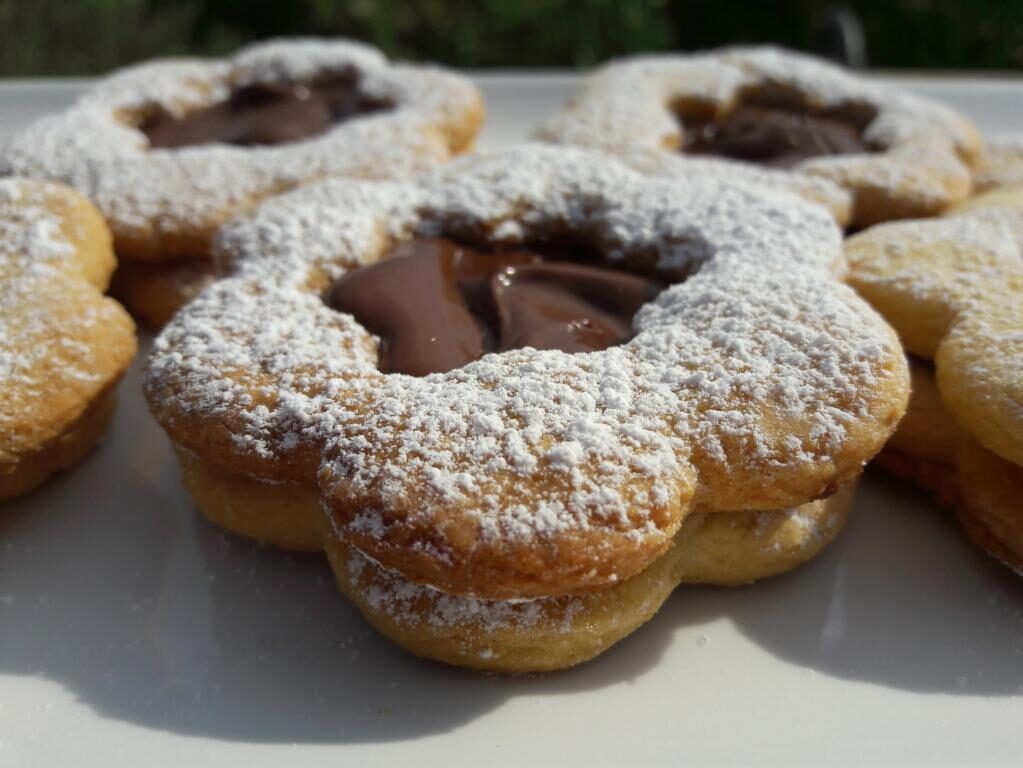 Biscotti al burro farciti di cremosa nutella!