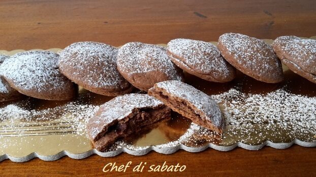 Biscotti al cacao con cuore di nutella