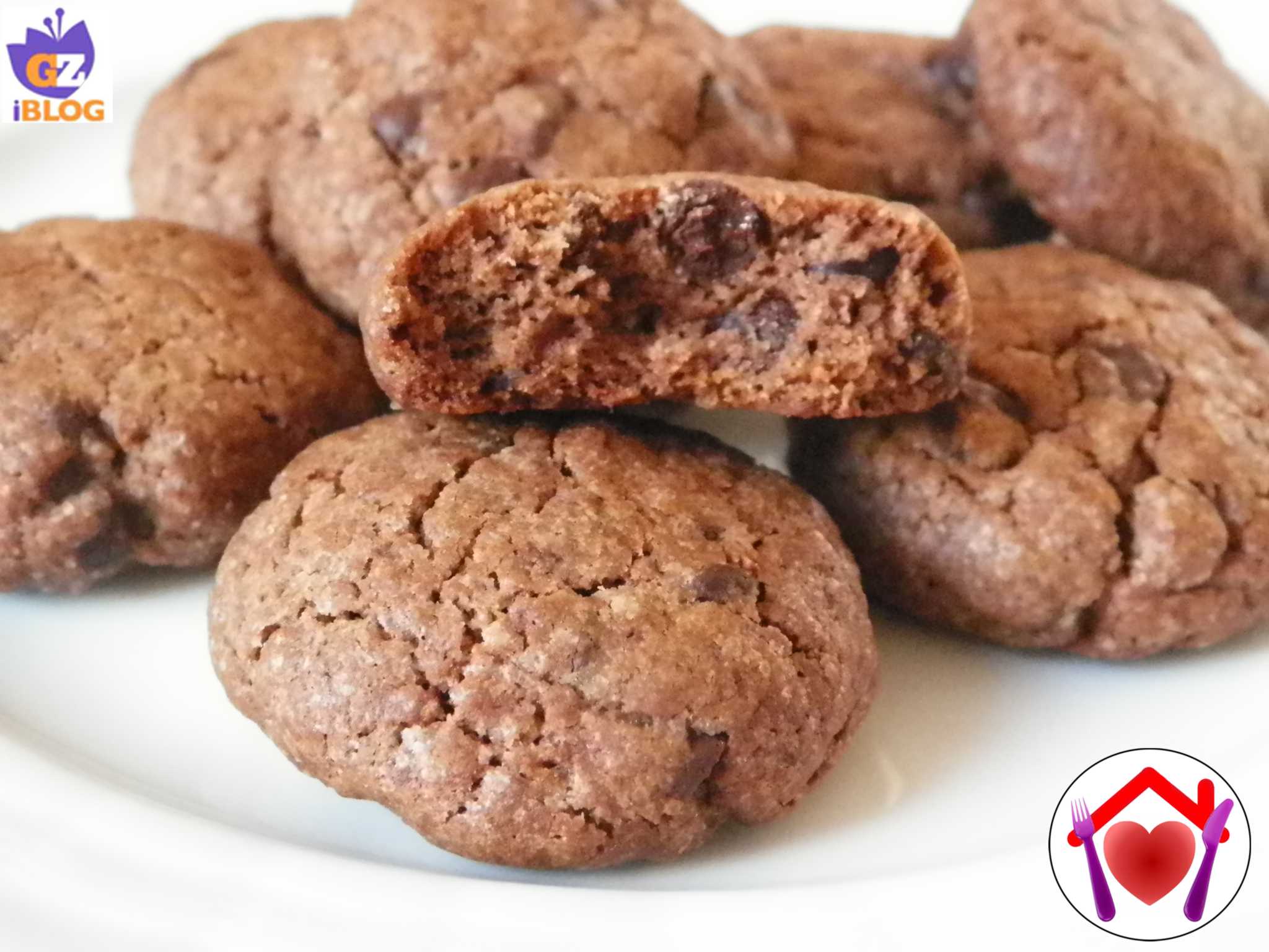 Biscotti al cacao con gocce di cioccolato