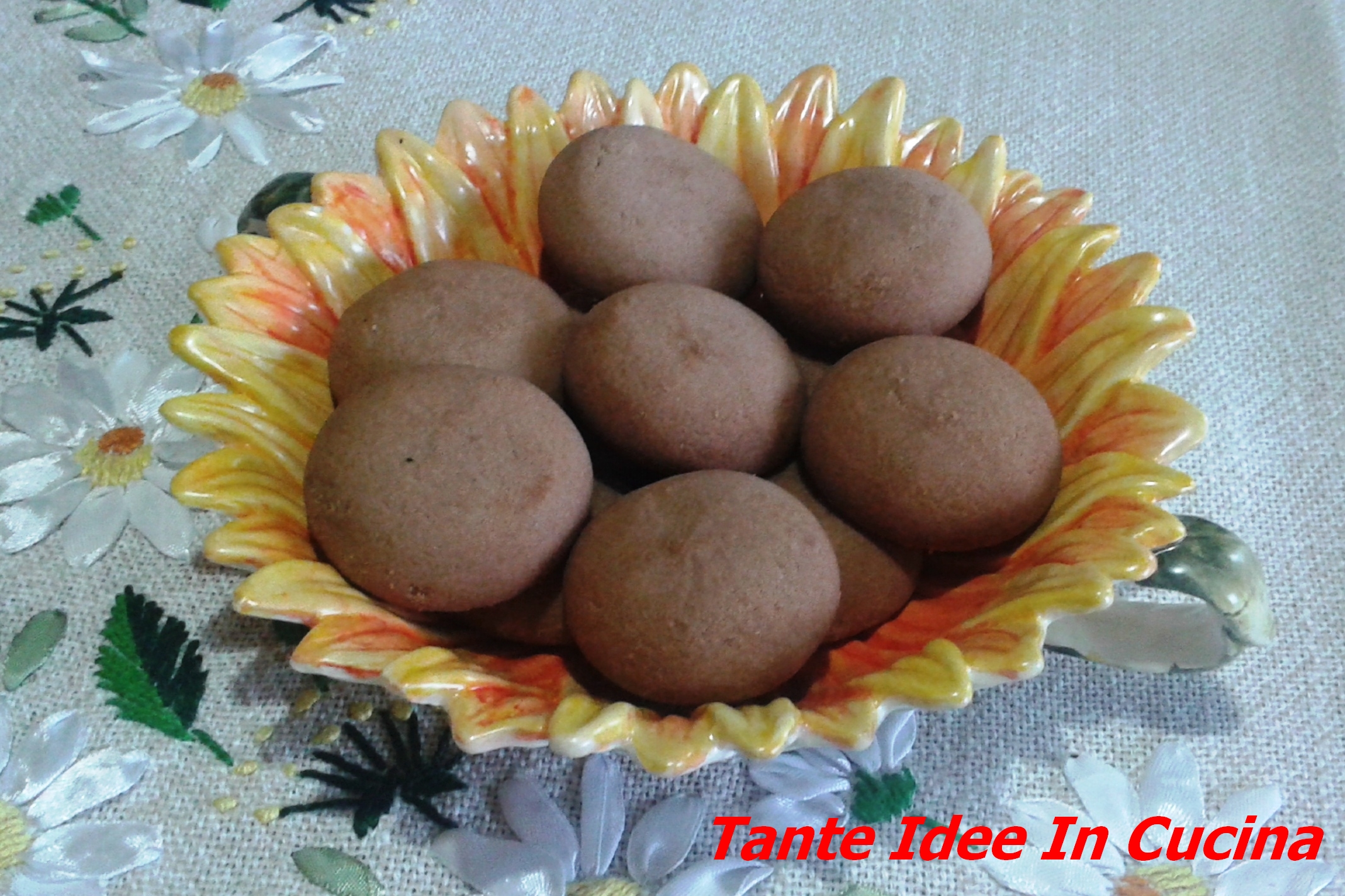 Biscotti al cacao con ripieno di nutella