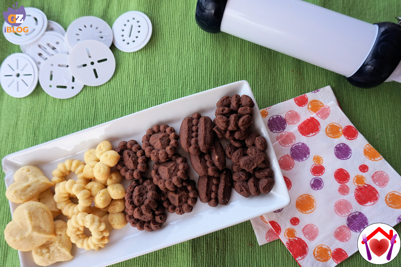 Biscotti al cacao con sparabiscotti