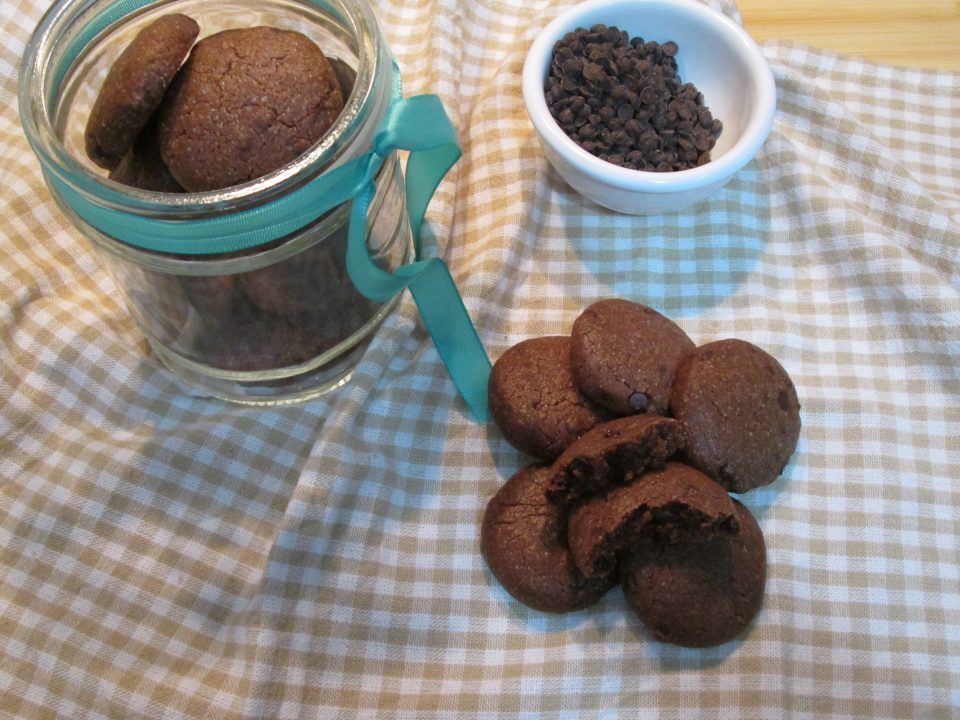 Biscotti al cacao e latte condensato