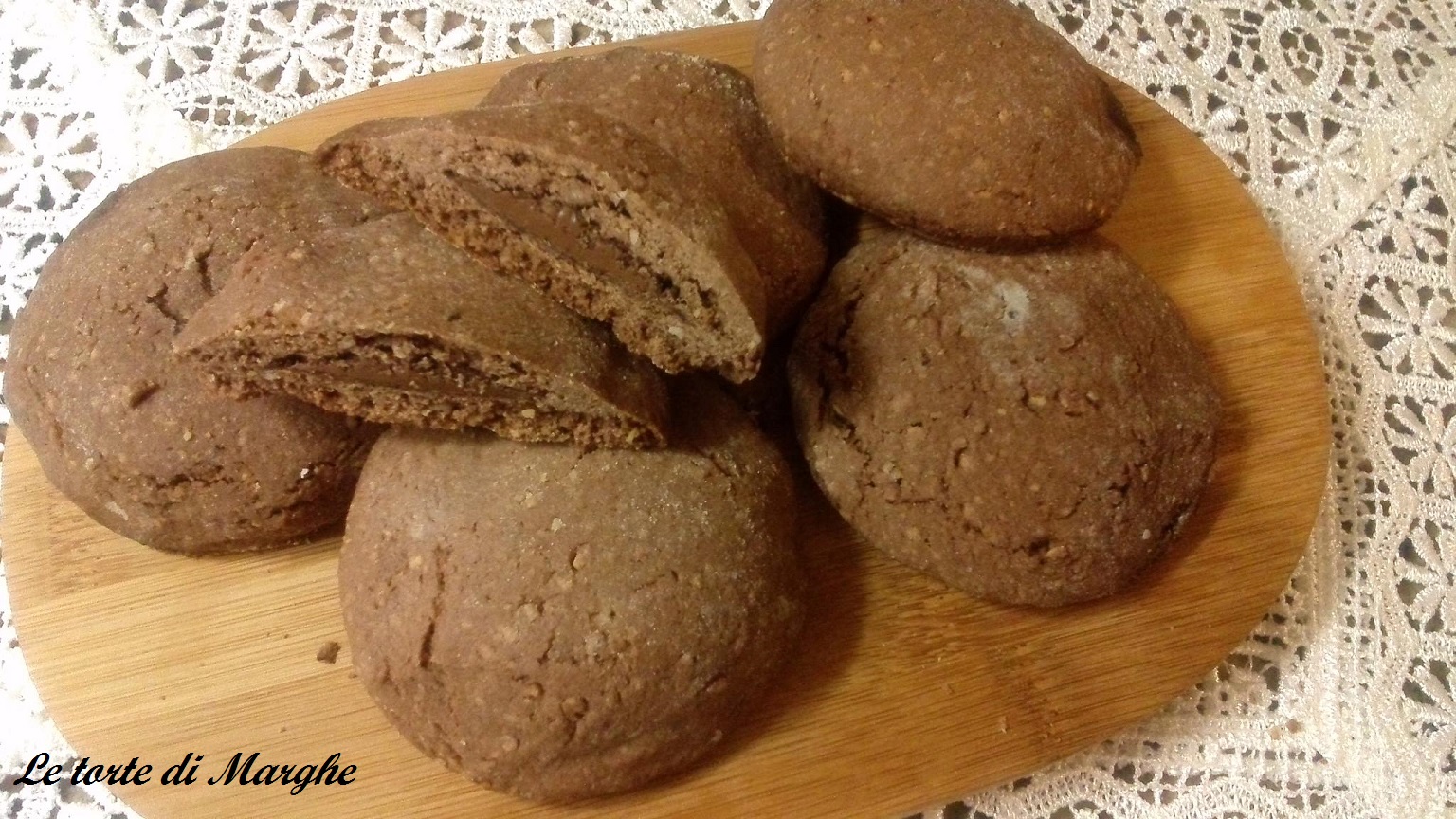 Biscotti al cacao ripieni di nutella….