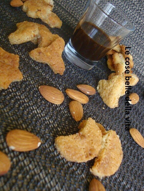Biscotti al caffè con mandorle
