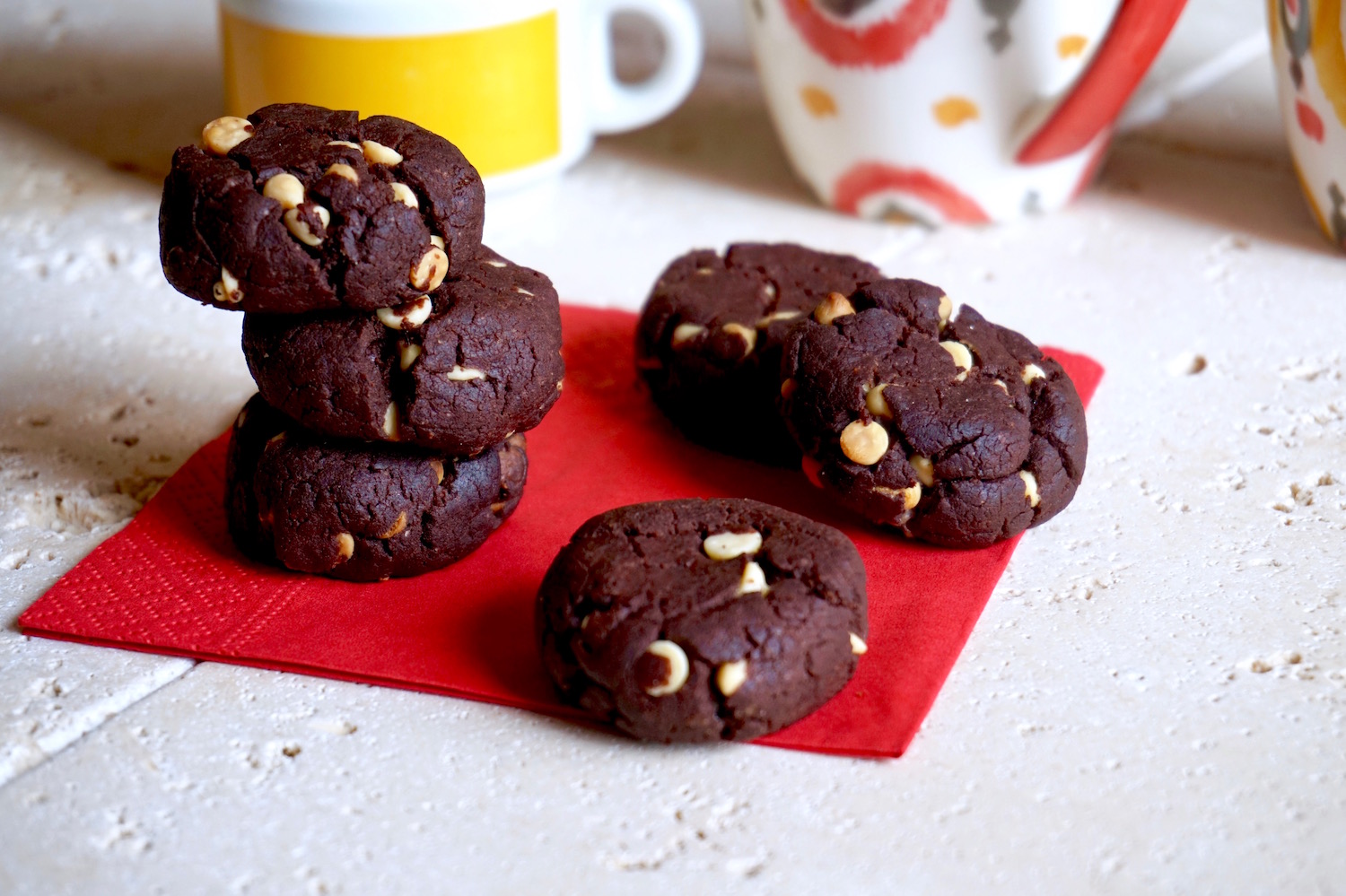 Biscotti al Cioccolato con Gocce di Cioccolato Bianco