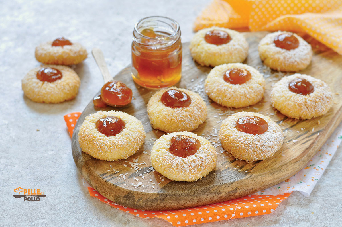 Biscotti al cocco con confettura di albicocche