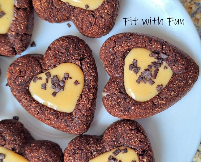 Biscotti al cocco e cacao con glassa proteica