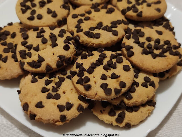 Biscotti al cocco e gocce di cioccolato senza uova, senza burro, senza lattosio