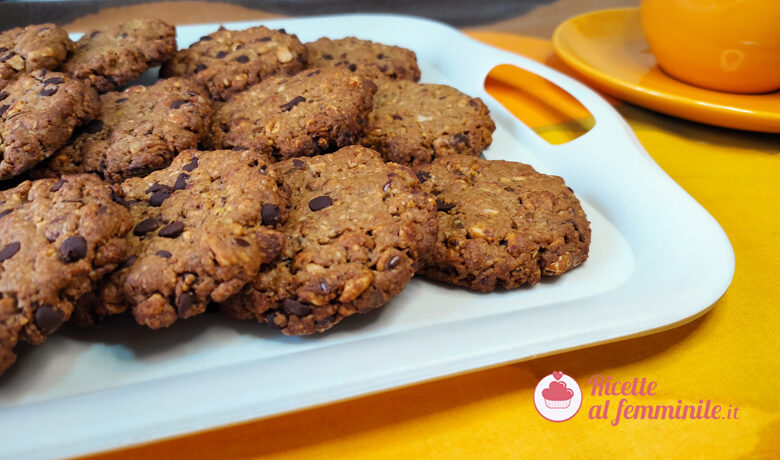Biscotti al farro soffiato con avena e cioccolato