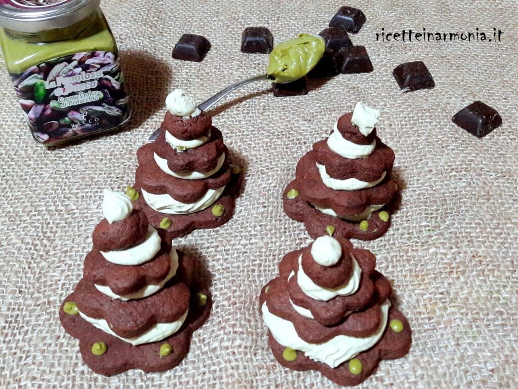 Biscotti alberelli di natale al pistacchio