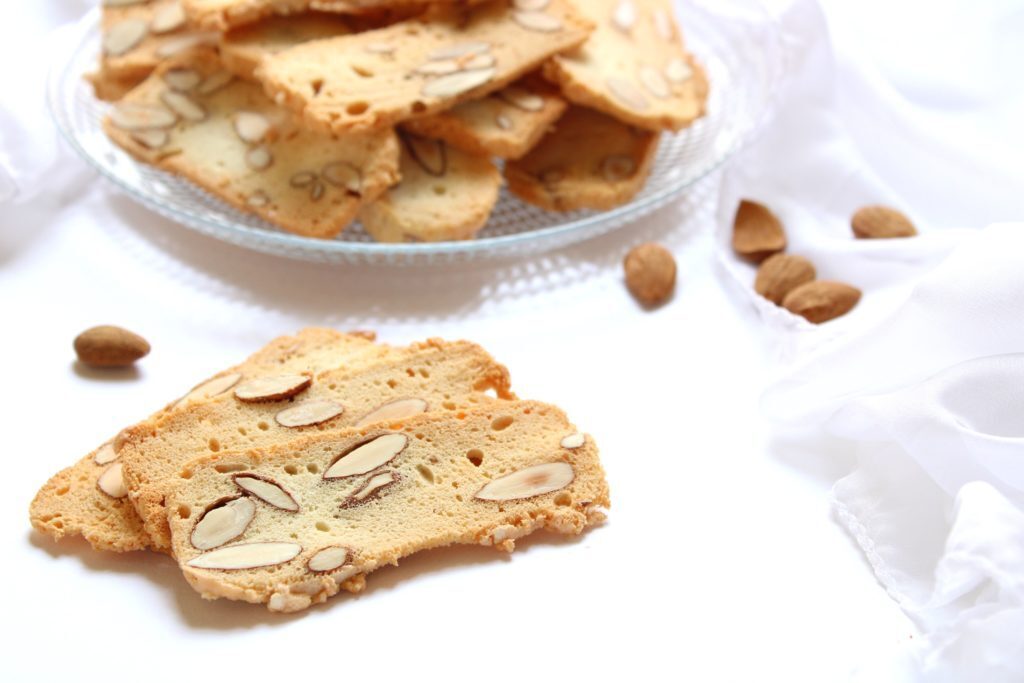Biscotti albumi e mandorle