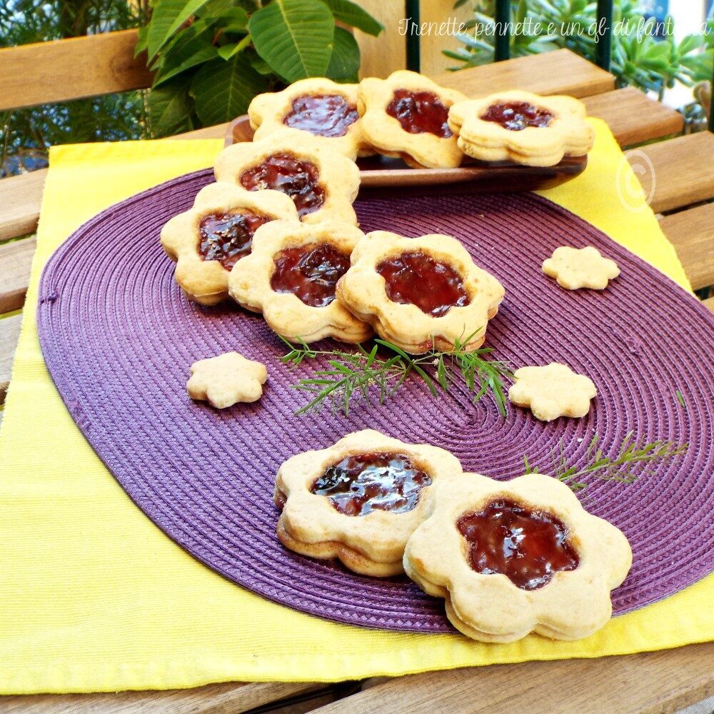 Biscotti alla marmellata con frolla ai fiocchi di latte
