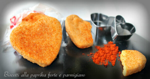 Biscotti alla paprika forte e parmigiano