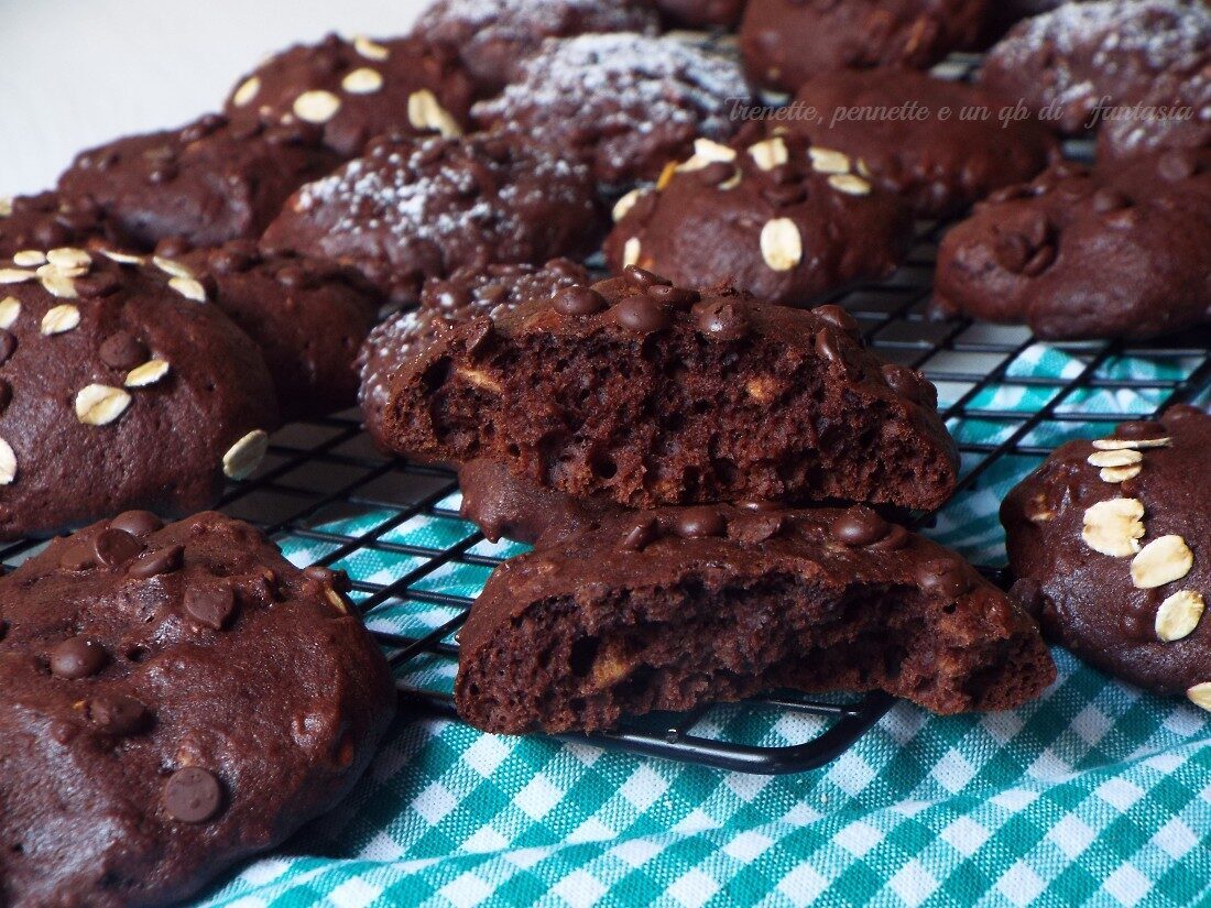 Biscotti alla pera con cacao e avena