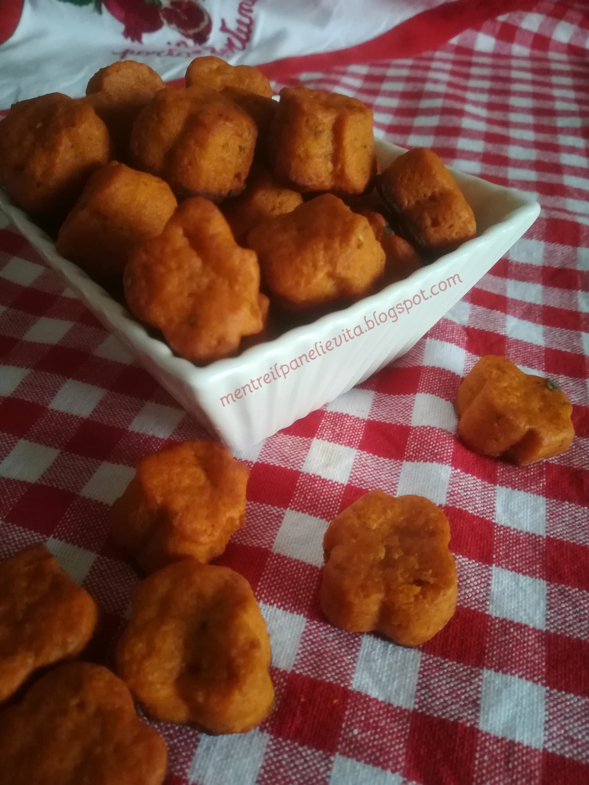 Biscotti alla pizzaiola per aperitivo