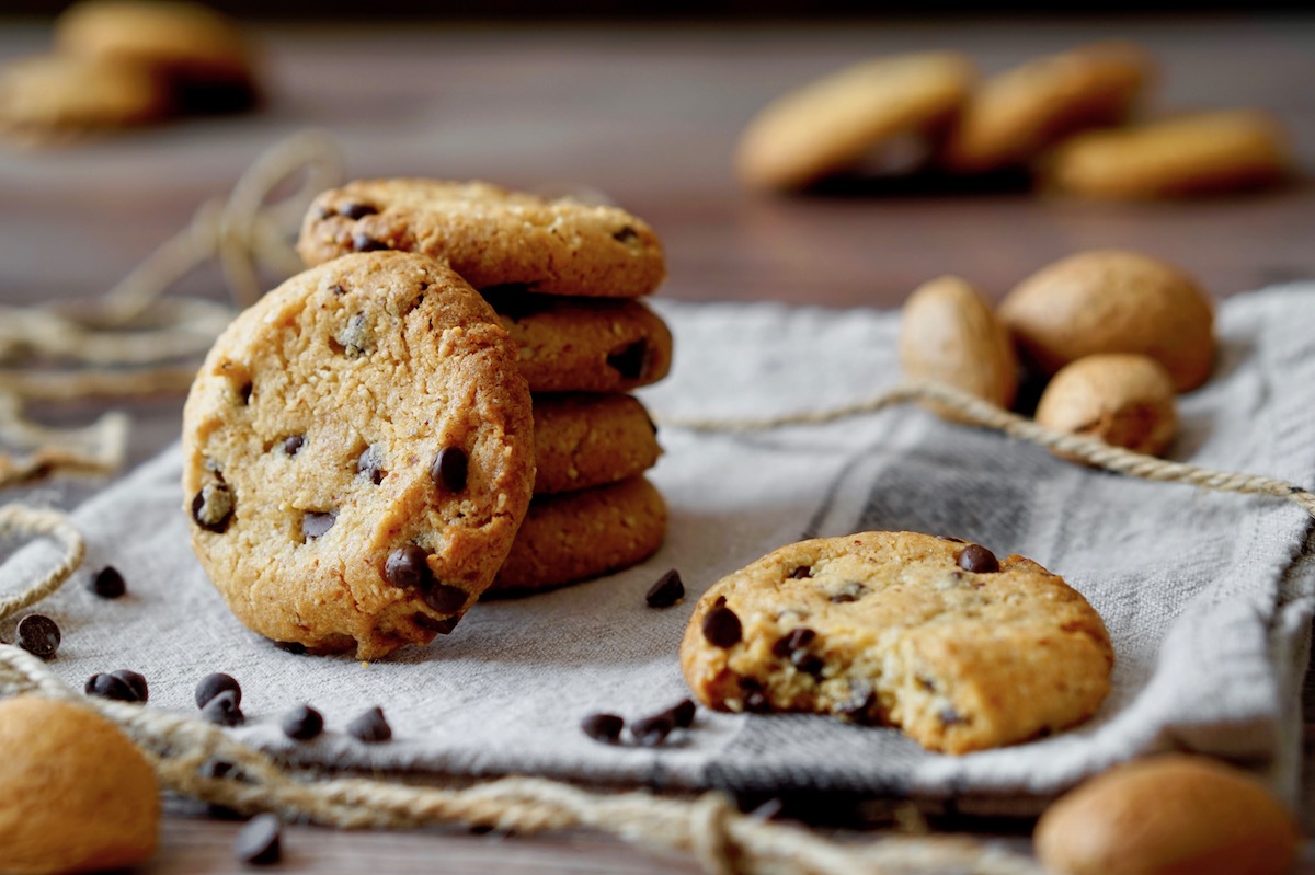 Biscotti alle mandorle e gocce di cioccolato