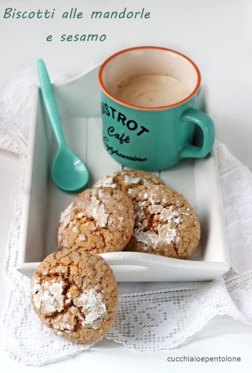 Biscotti alle mandorle e sesamo