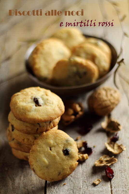 Biscotti alle noci e mirtilli rossi
