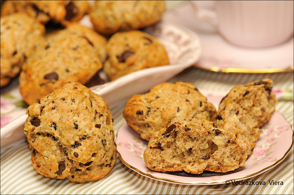 Biscotti alle prugne secche e cioccolato