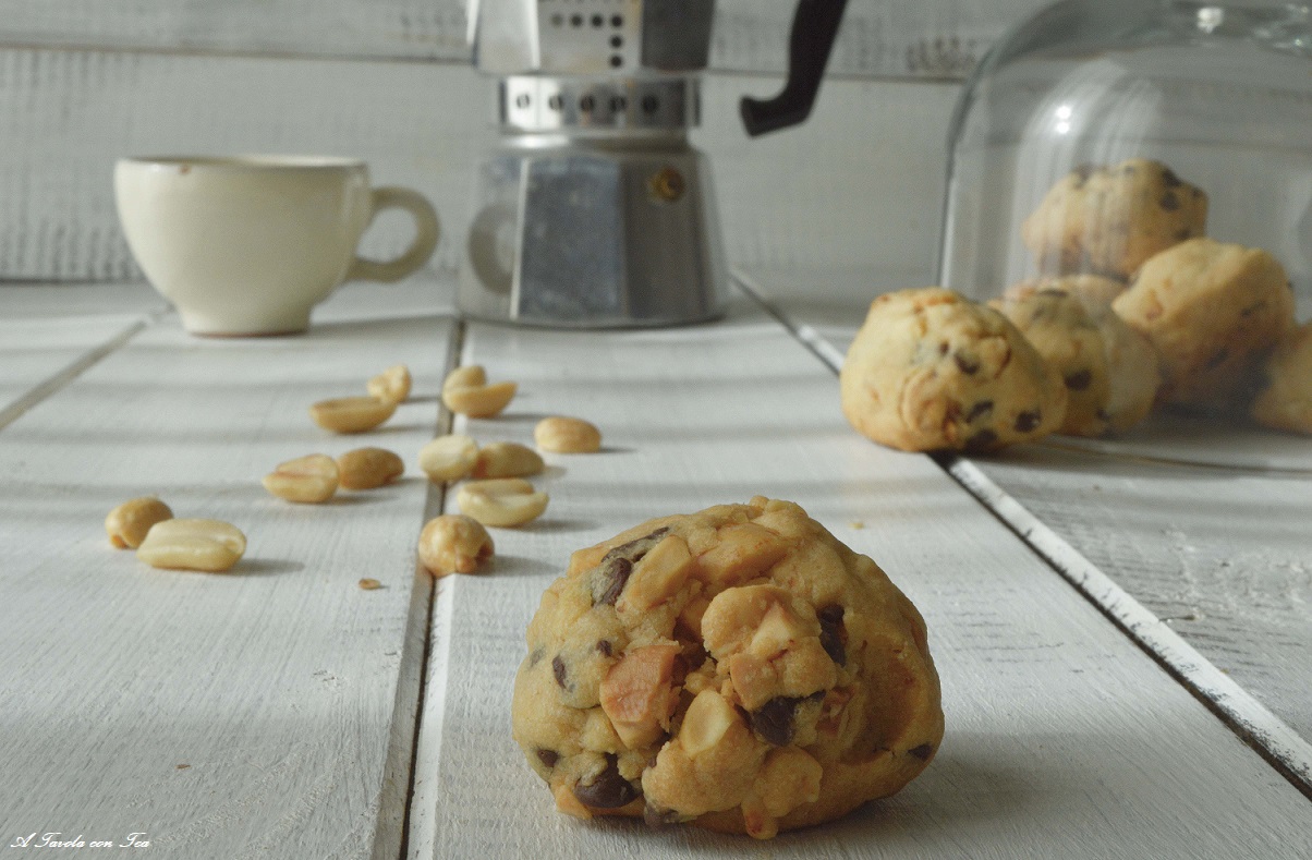 Biscotti americani arachidi e cioccolato