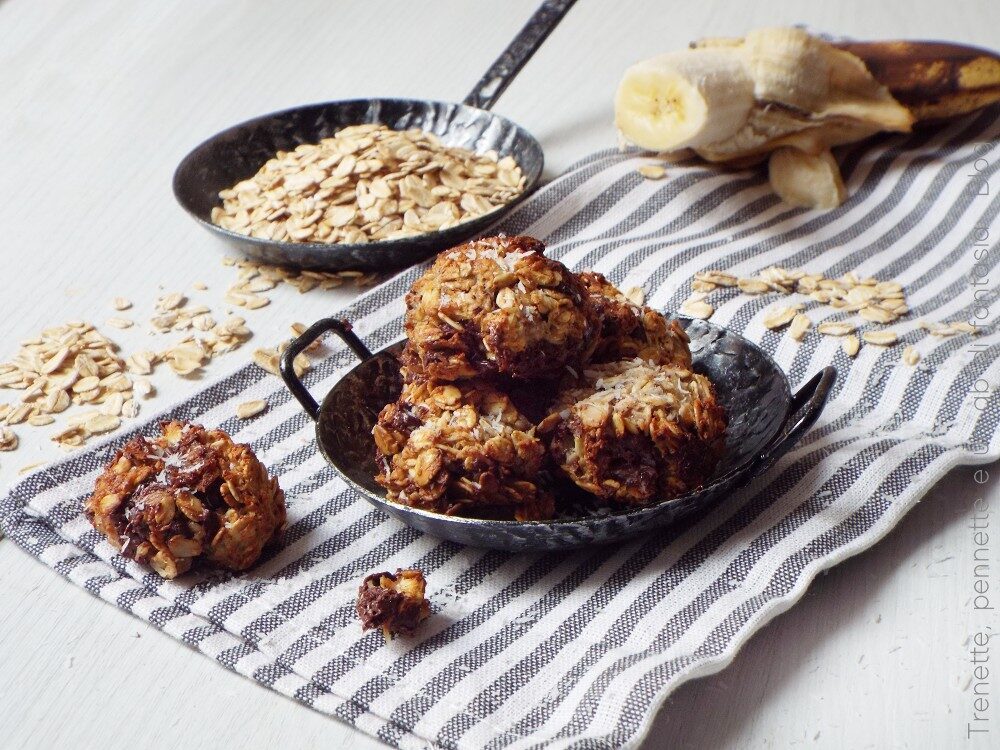 Biscotti banana, cocco, avena e cioccolato.. in friggitrice ad aria
