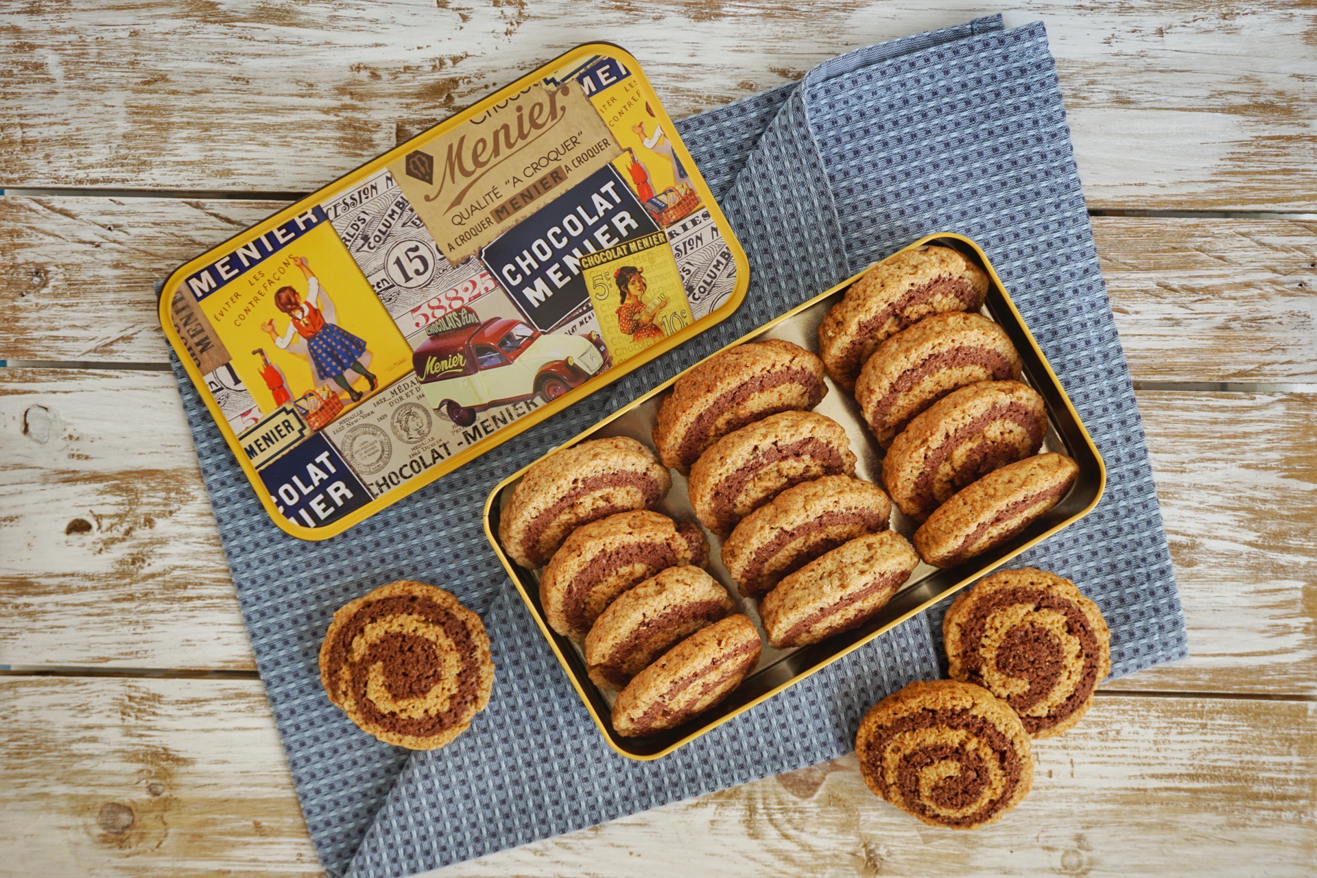 Biscotti bicolore con cannella e noce moscata