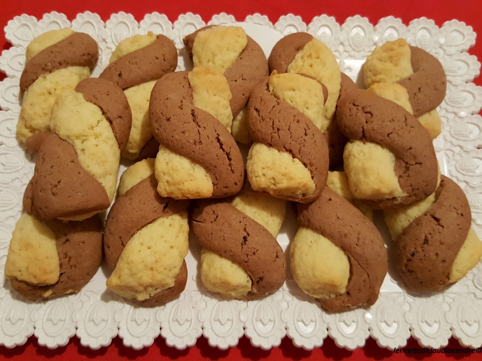 Biscotti bicolori ciobar - limone intrecciati