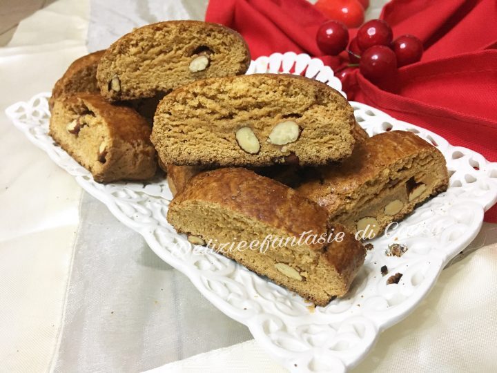 Biscotti cantucci con mandorle