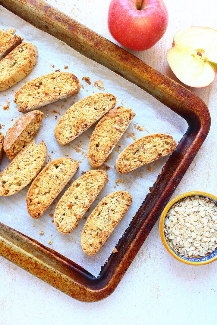 Biscotti con bucce di mela