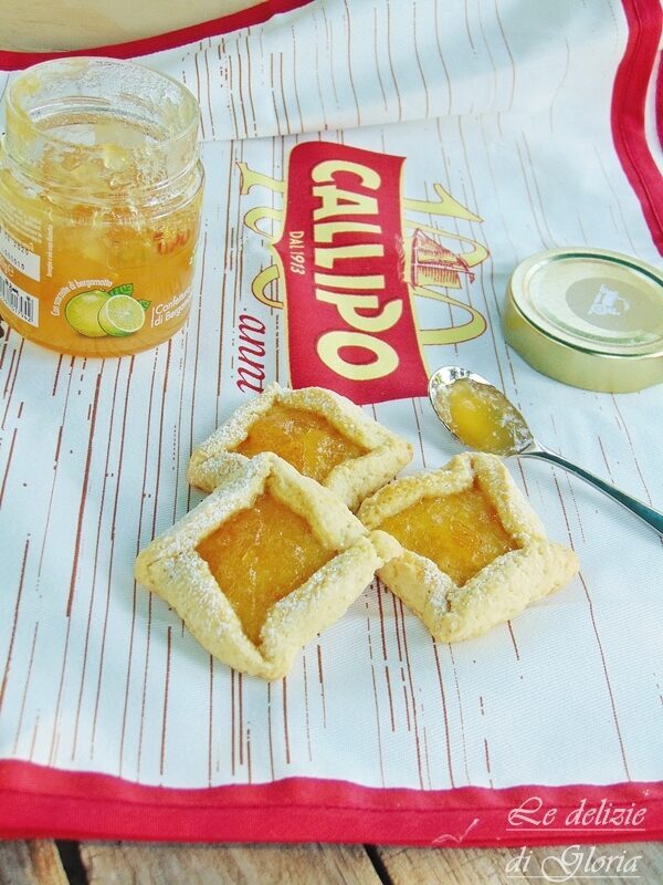 Biscotti con confettura al bergamotto