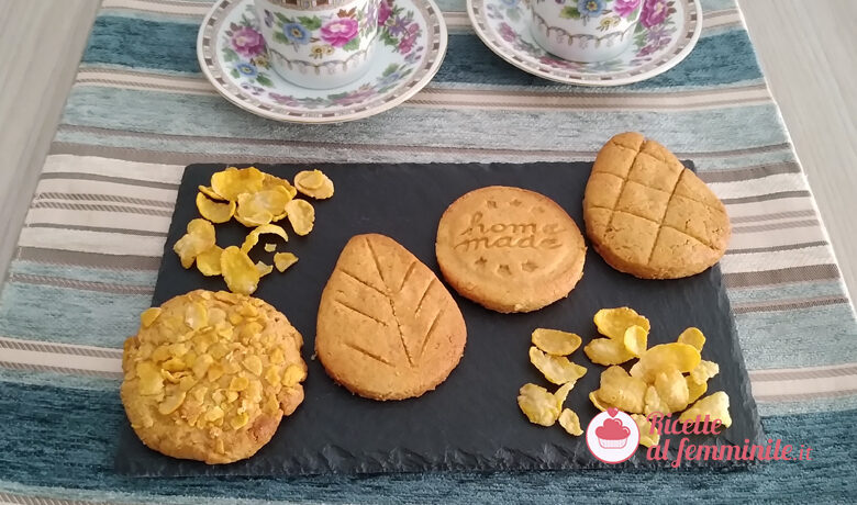 Biscotti con corn flakes e mandorle