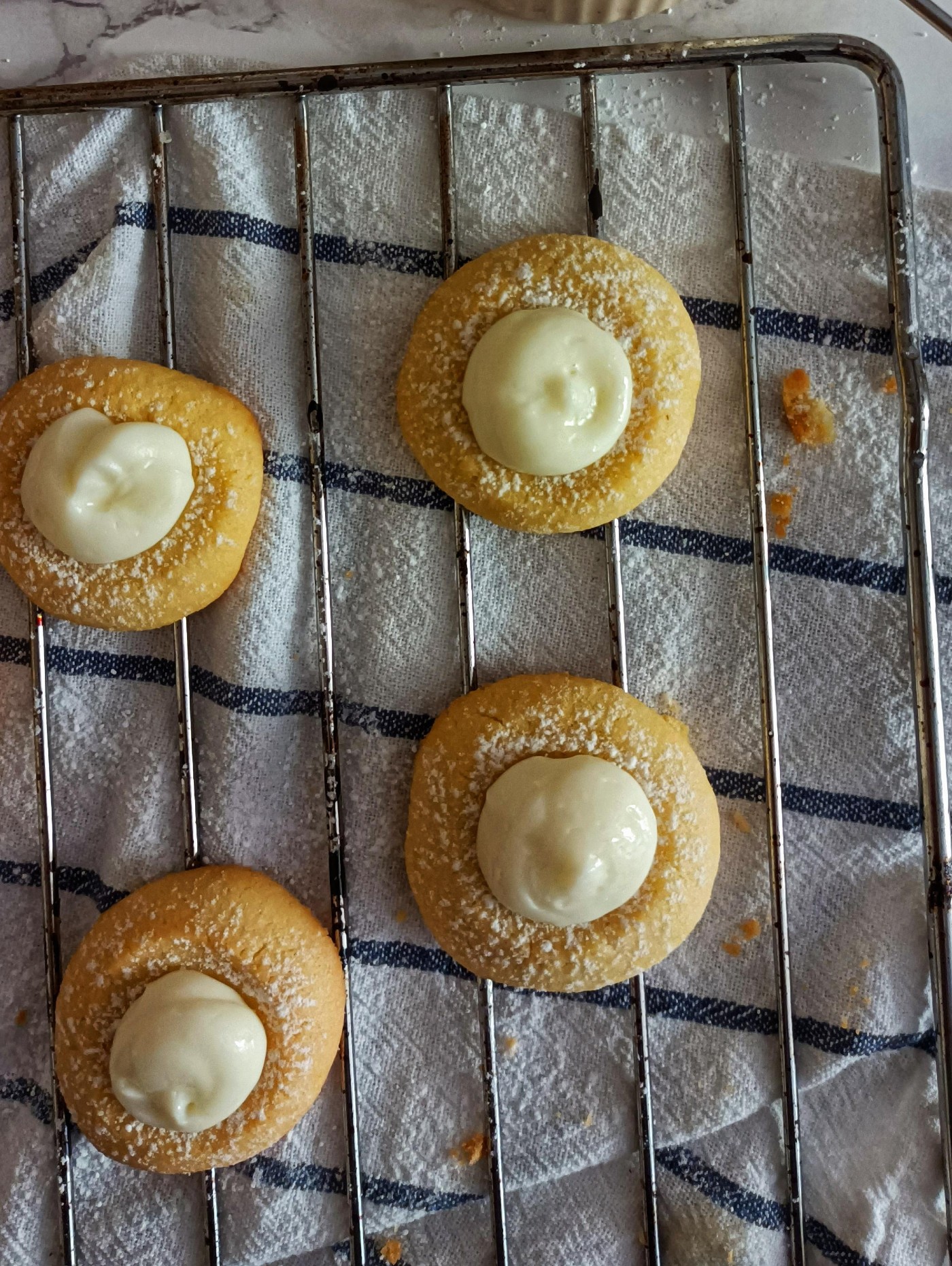 Biscotti con crema al limone