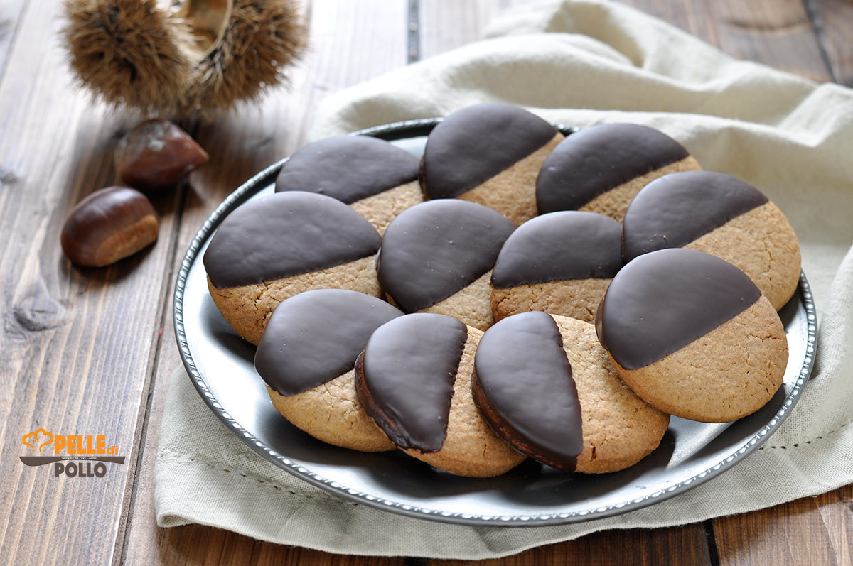 Biscotti con farina di castagne e cioccolato