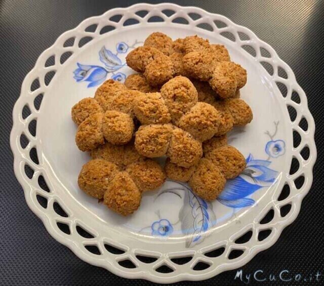 Biscotti con farina di frumento e di avena integrali, impastati col companion moulinex